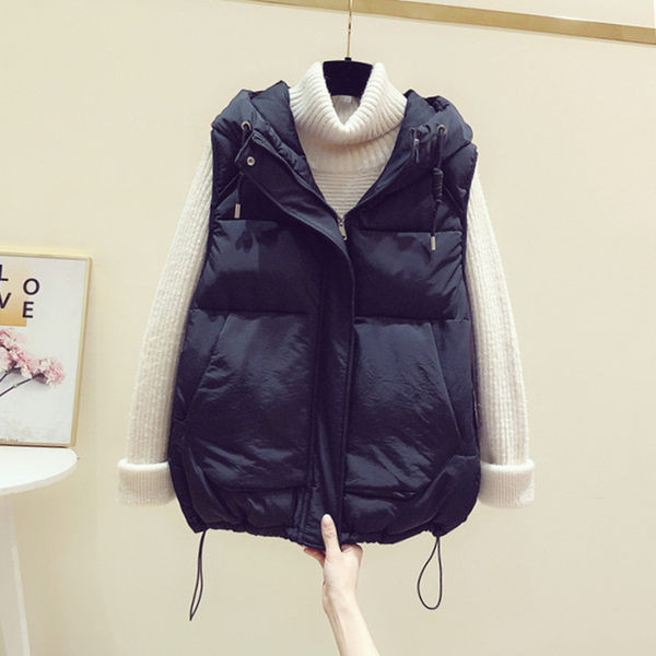 Moteriška liemenė su gobtuvu ir kaklaraiščiais