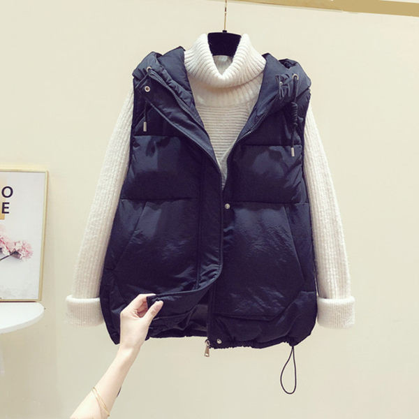 Moteriška liemenė su gobtuvu ir kaklaraiščiais