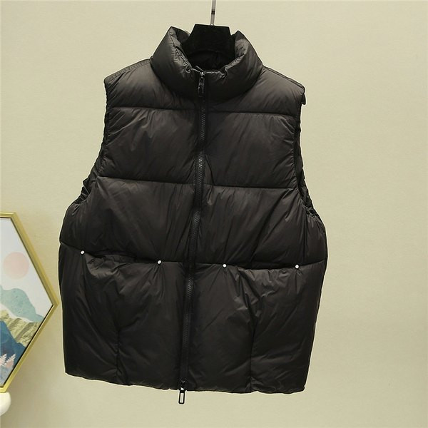 Ležeran ženski prsluk s patentnim zatvaračem i džepom