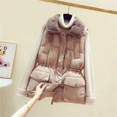 Įprasta moteriška liemenė su apatine apykakle ir sagtimi