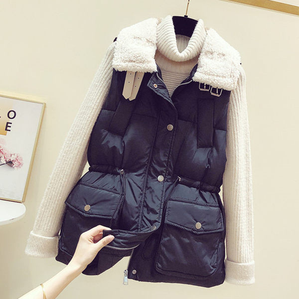 Įprasta moteriška liemenė su apatine apykakle ir sagtimi