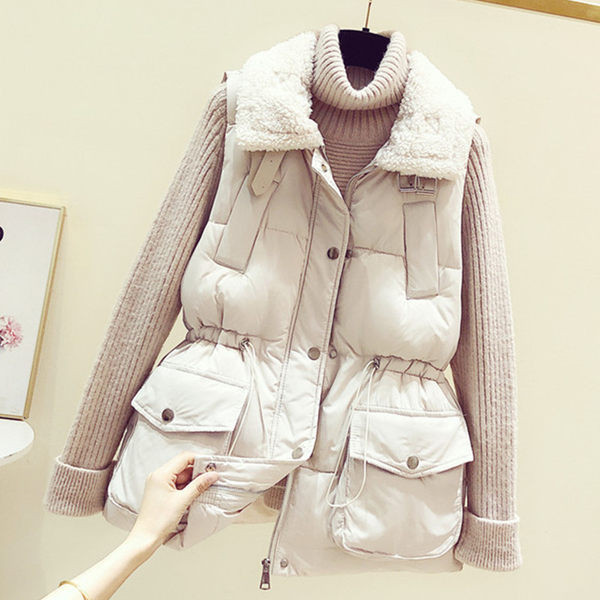 Įprasta moteriška liemenė su apatine apykakle ir sagtimi