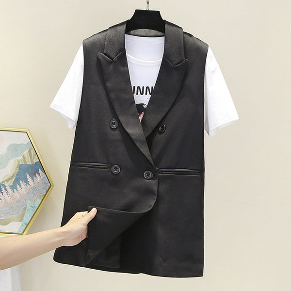 Vesta de dama la moda cu nasturi