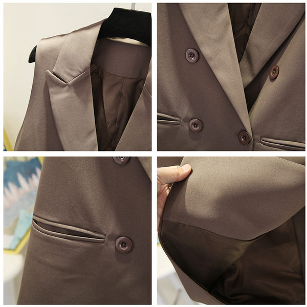 Vesta de dama la moda cu nasturi