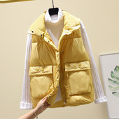 Ženski prsluk s patentnim zatvaračem i metalnim elementima