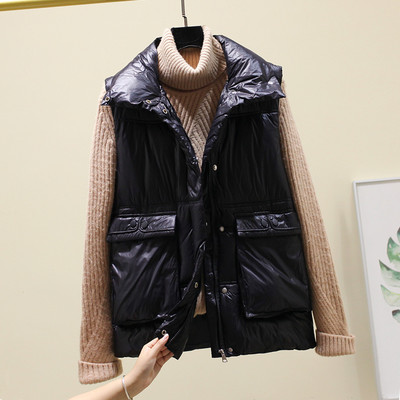 Ženski prsluk s patentnim zatvaračem i metalnim elementima