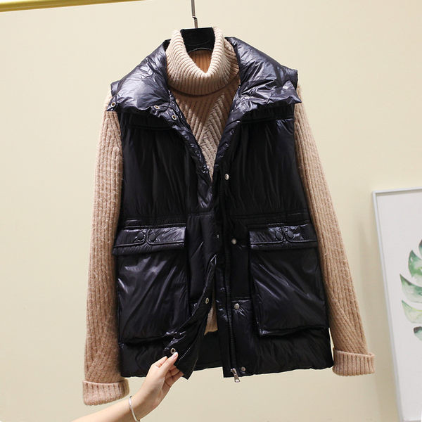 Ženski prsluk s patentnim zatvaračem i metalnim elementima