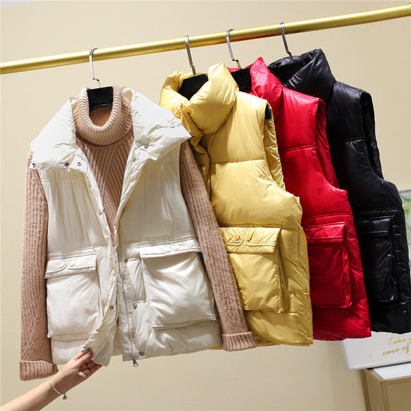 Ženski prsluk s patentnim zatvaračem i metalnim elementima