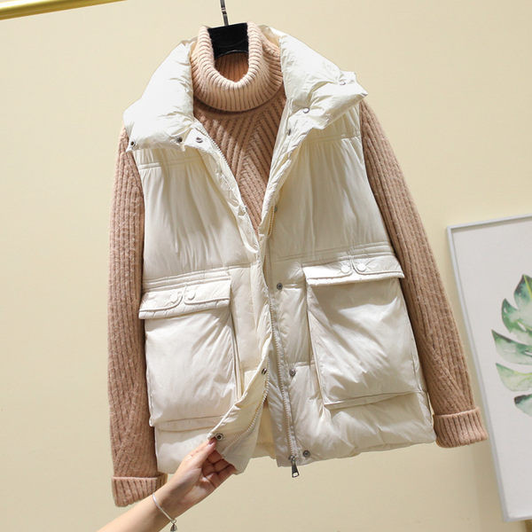 Ženski prsluk s patentnim zatvaračem i metalnim elementima