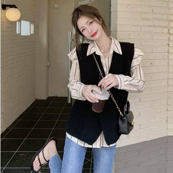 Ženski crni prsluk i košulja na kopčanje