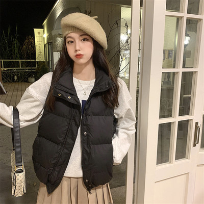 Ženski prsluk s visokim ovratnikom i džepom