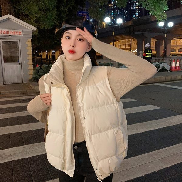 Ženski prsluk s visokim ovratnikom i džepom