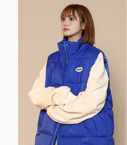 Női alkalmi mellény hímzéssel és magas gallérral