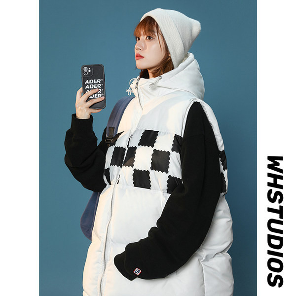 Női téli mellény kapucnival