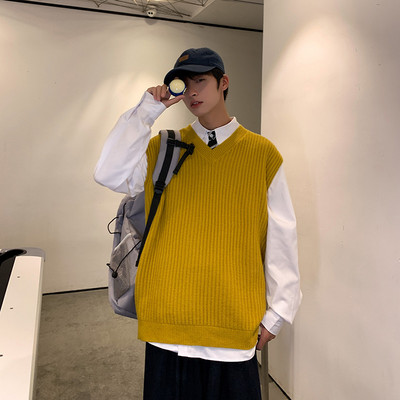 Moteriška V formos kaklo megzta liemenė