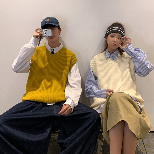 Moteriška V formos kaklo megzta liemenė