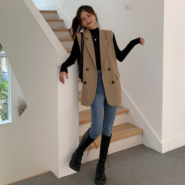 Actuala vesta de dama model lat cu nasturi