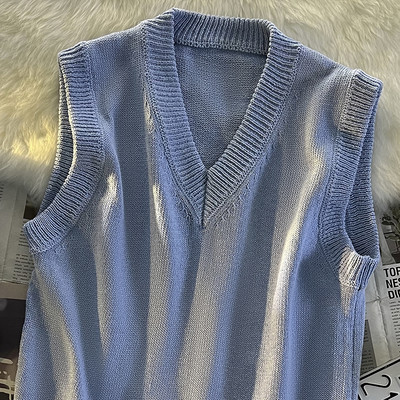 Vestă de damă cu decolteu în V