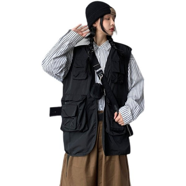 Alkalmi női mellény zsebekkel, műanyag rögzítéssel