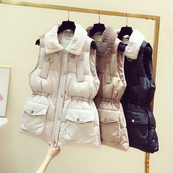 Moteriška žieminė liemenė su kišene ir sagomis