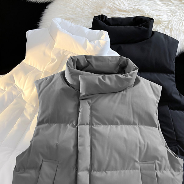 Moteriška liemenė su užtrauktuku ir apykakle