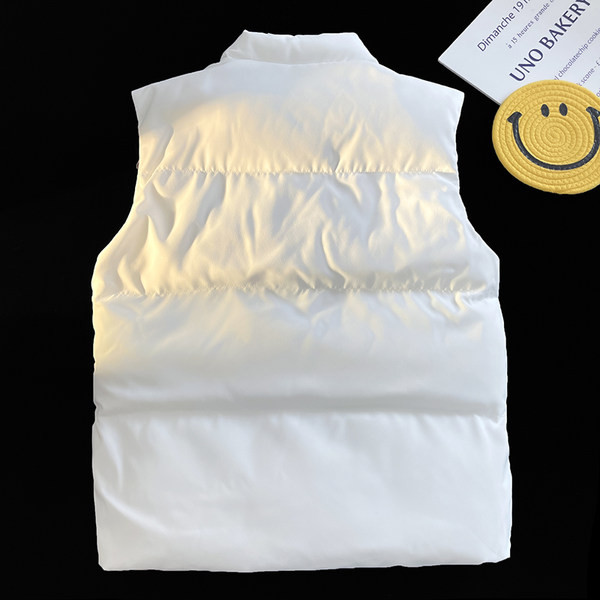 Moteriška liemenė su užtrauktuku ir apykakle