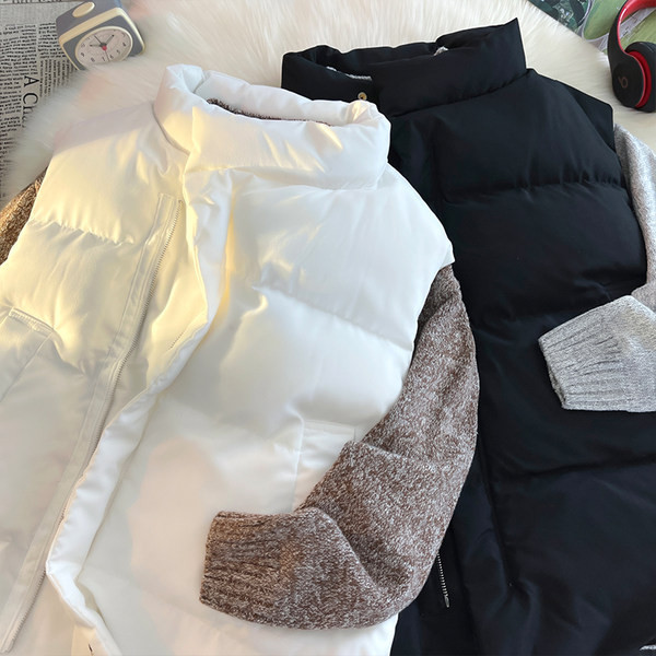 Moteriška liemenė su užtrauktuku ir apykakle