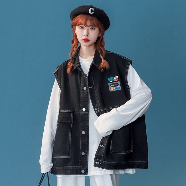 Moteriška džinsinė liemenė su kišenėmis ir logotipu