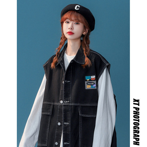 Moteriška džinsinė liemenė su kišenėmis ir logotipu