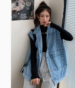 Vesta din denim cu talie larga, cu buzunar si nasturi pentru femei