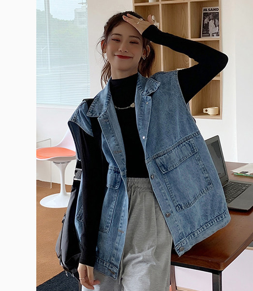 Vesta din denim cu talie larga, cu buzunar si nasturi pentru femei