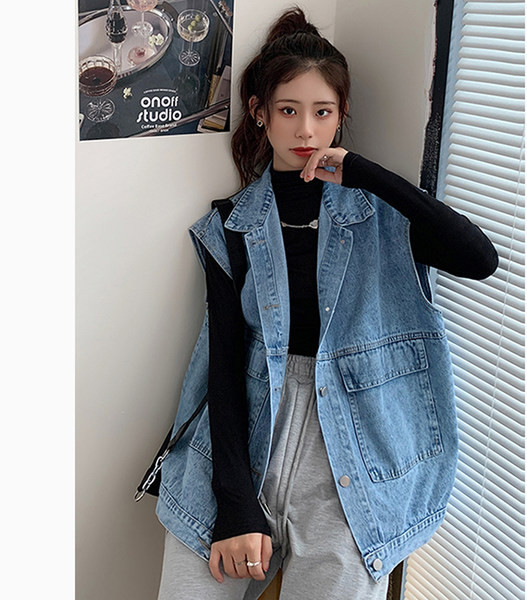 Vesta din denim cu talie larga, cu buzunar si nasturi pentru femei