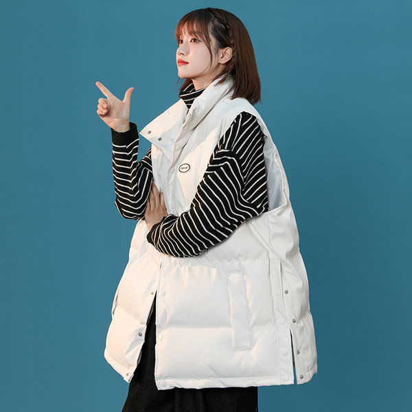 Vestă de damă cu fermoar și nasturi laterale