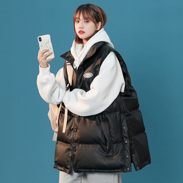 Vestă de damă cu fermoar și nasturi laterale