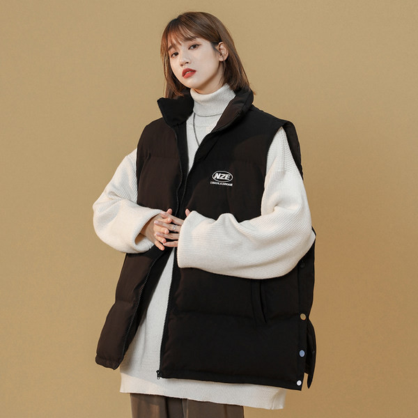 Plataus modelio moteriška liemenė - su sagomis ir užtrauktuku