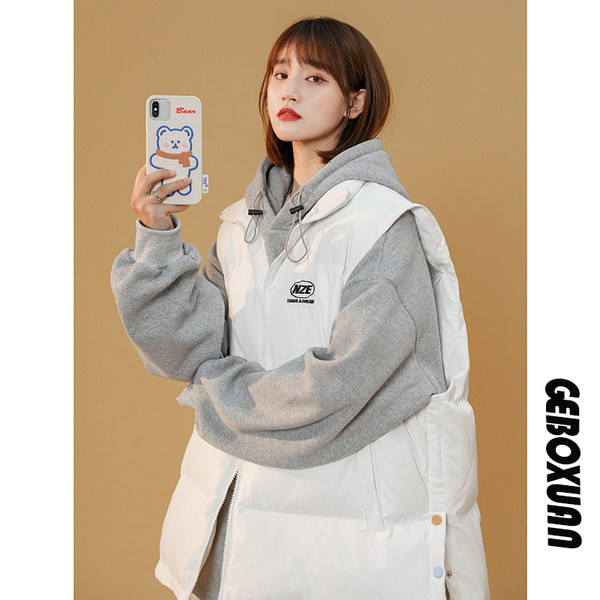 Plataus modelio moteriška liemenė - su sagomis ir užtrauktuku