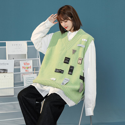 Moteriška vintažinė liemenė su V formos iškirpte