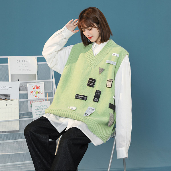 Moteriška vintažinė liemenė su V formos iškirpte