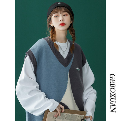 Moteriška megzta V formos kaklo liemenė - platus modelis