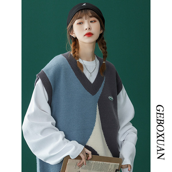 Moteriška megzta V formos kaklo liemenė - platus modelis