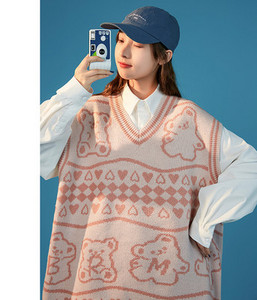 Vesta de dama cu broderie si decolteu in V