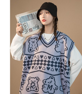 Vesta de dama cu broderie si decolteu in V