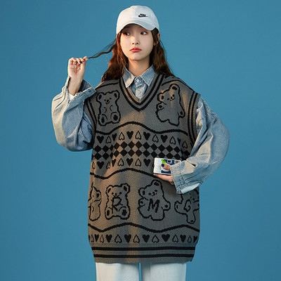 Vesta de dama cu broderie si decolteu in V