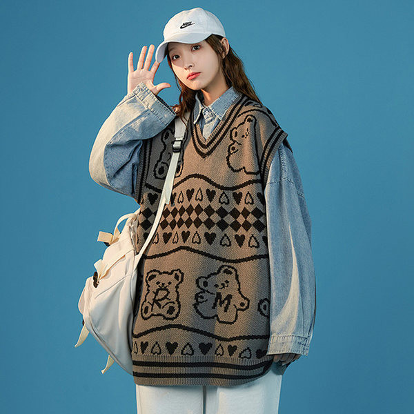 Vesta de dama cu broderie si decolteu in V