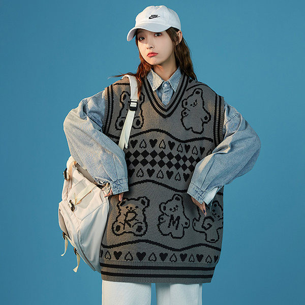 Vesta de dama cu broderie si decolteu in V