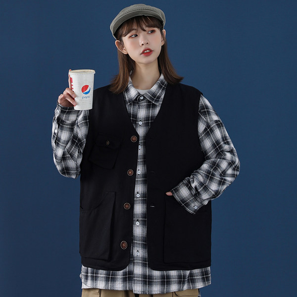 Moteriška retro liemenė su sagomis ir kišene