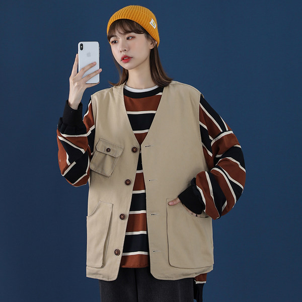 Moteriška retro liemenė su sagomis ir kišene