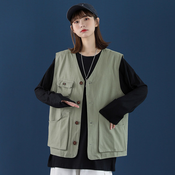 Moteriška retro liemenė su sagomis ir kišene