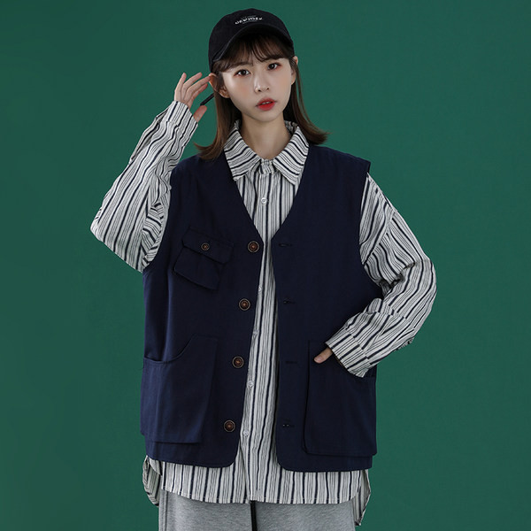 Moteriška retro liemenė su sagomis ir kišene