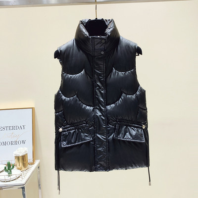 Moteriška liemenė su kišene ir raišteliais